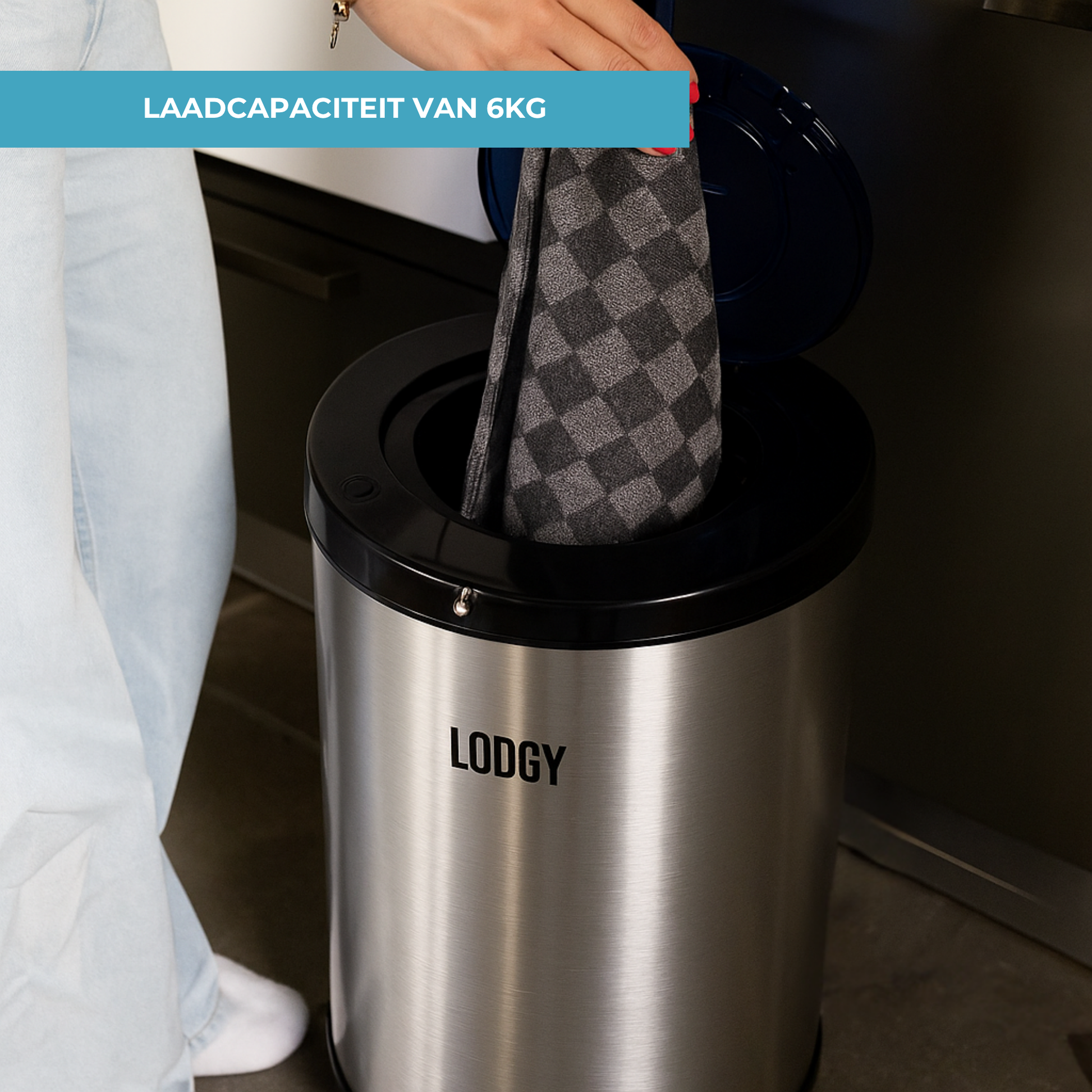 Lodgy wascentrifuge 6 kg RVS-look in de wasruimte
